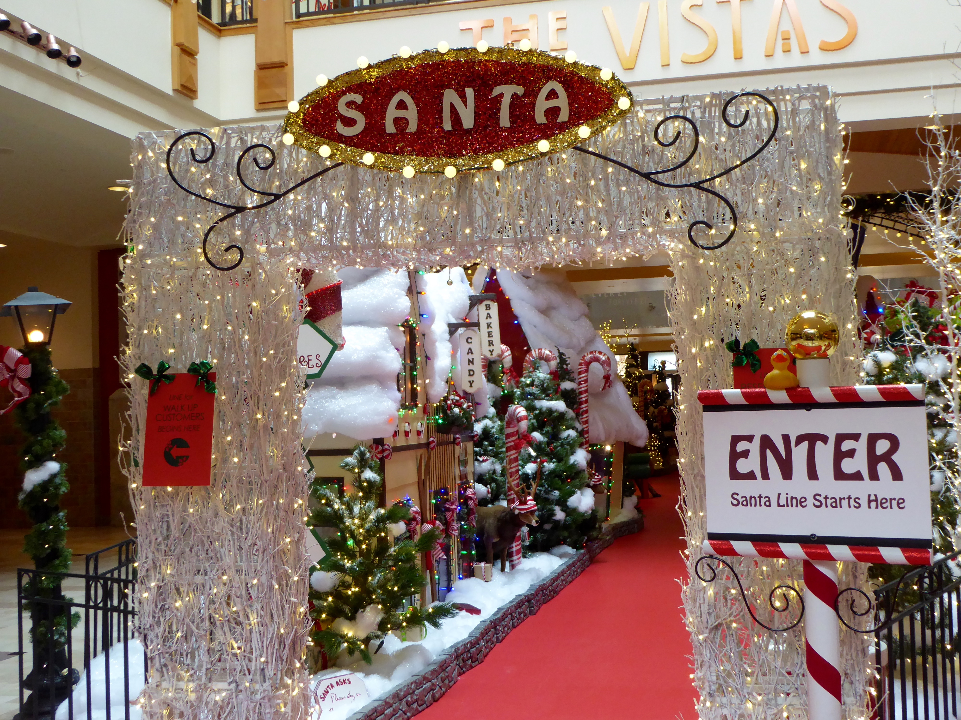 Zeb and Soapy Explore 3 Denver Malls at Christmas – Colorado